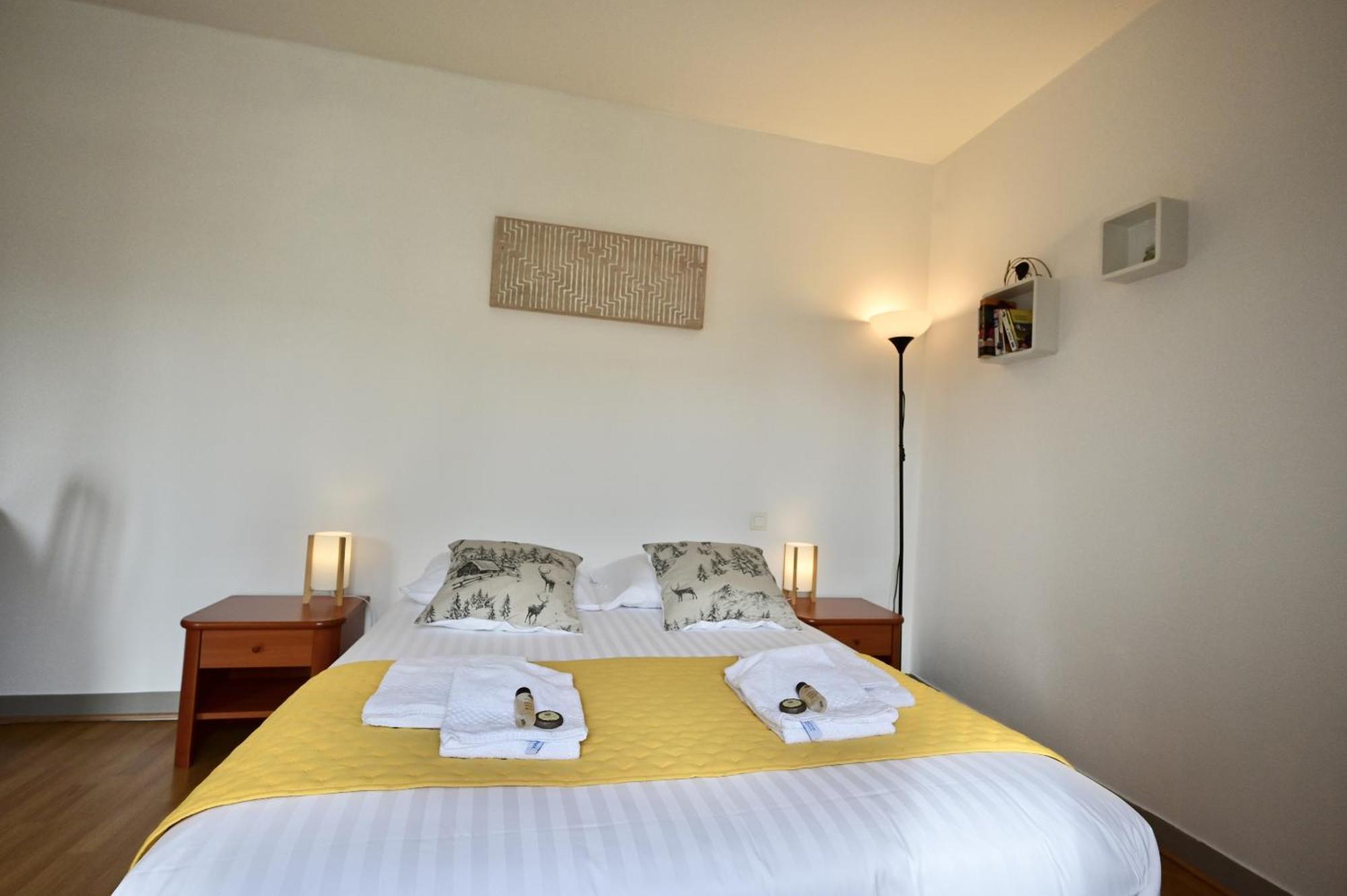 Hotel La Cuisine Des Lulus Montainville  Bagian luar foto