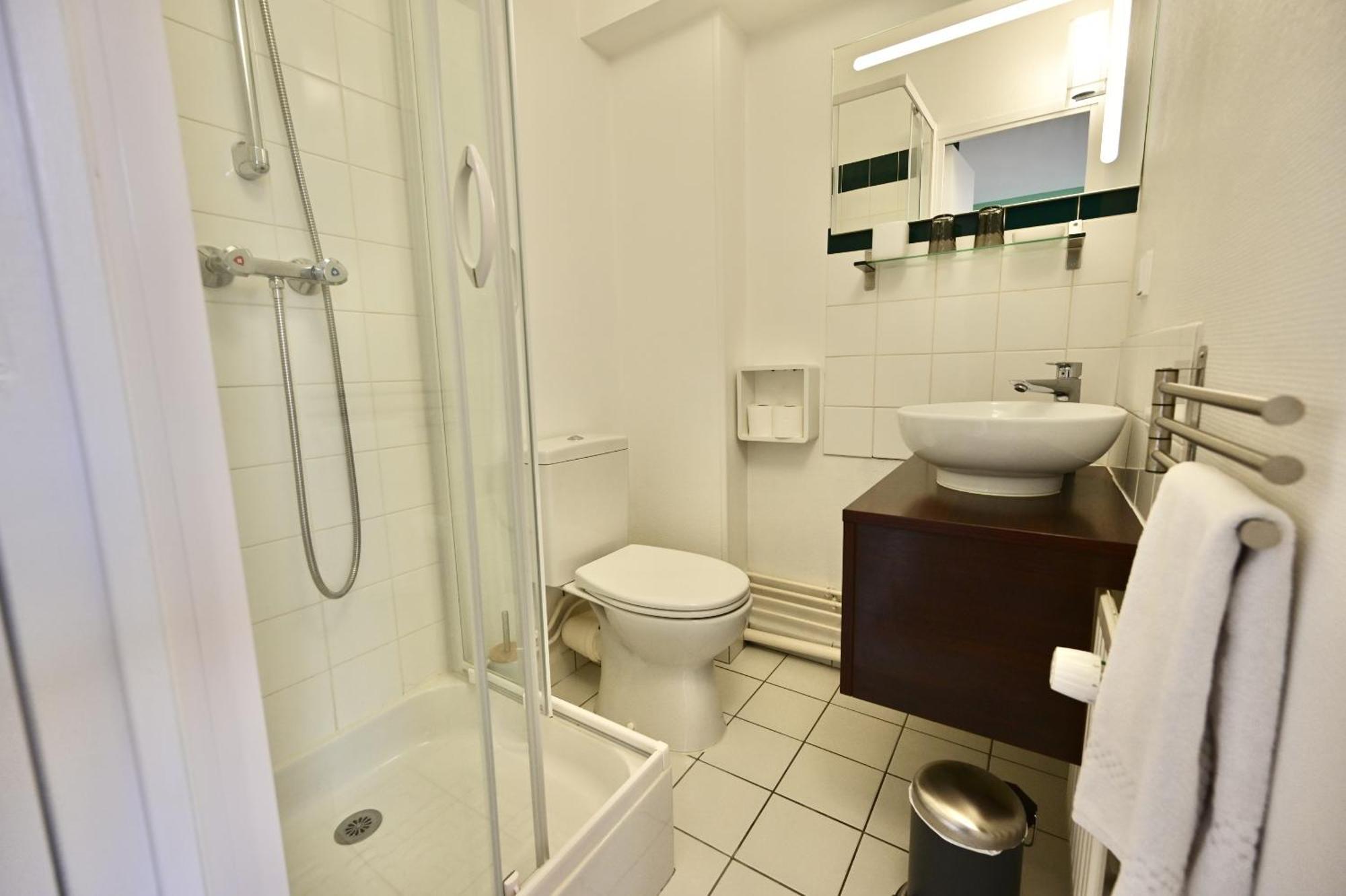 Hotel La Cuisine Des Lulus Montainville  Bagian luar foto